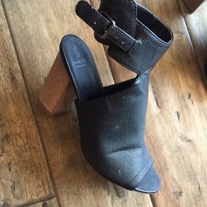 OPEN TOE BLACK HEELS 👠